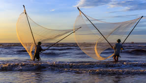 japanische Fischer mit Wurfnetzen