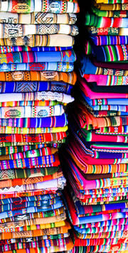 Peru farbige Stoffe 