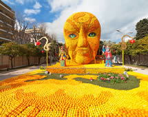 Frankreich Menton Skulptur eines Kopf aus Zitronen und Orangen