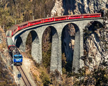 Bernina Express durch die Schweizer Alpen