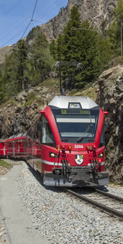 Bernina Express in den Schweizer Alpen