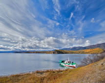 Baikalsee mit Boot in Sibirien