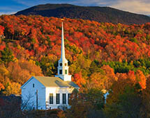 Stowe Community Church in Vermont im Herbst