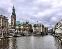 Hamburger Innenstadt mit Rathaus