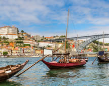 Portugal Porto antike Schiffe im Hafen von Porto