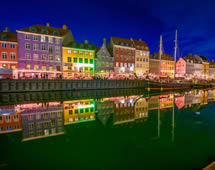 Nyhaven bei Nacht in Kopenhagen