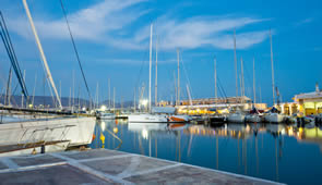 Hafen von Athen mit Booten