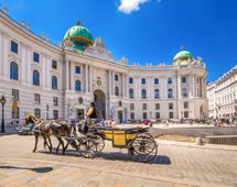 Wien Hofburg mit Kutsche