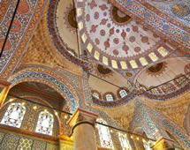 Tuerkei Istanbul Blick in die blaue Moschee