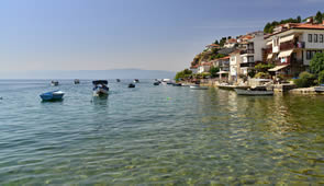 Blick auf Ohrid vom Meer in Montenegro