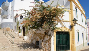 weiße Häuser in Estoi Algarve Portugal