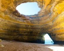 Grotte von Beagle an der Algarve Küste in Portugal