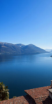 Panoramablick auf den Lago Maggiore in Ticino