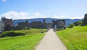 Loch Ness Schottland Ruinen vom Gatehouse Urquhart Castle