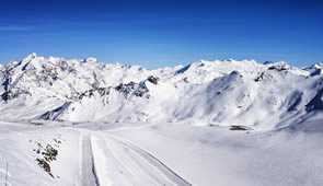 Skiloipe in französischen Alpen