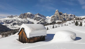Südtirol Winterlandschaft mit Schneehütte